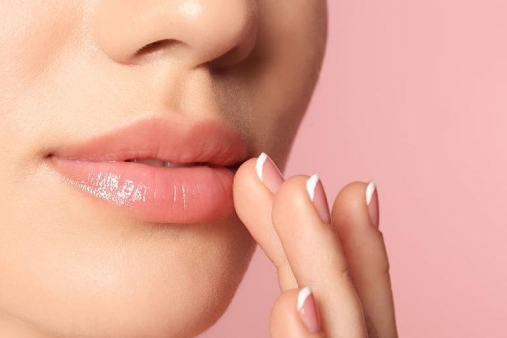 Face de uma mulher demonstrando resultado de uma hidratação labial, hidra lips em Duque de Caxias